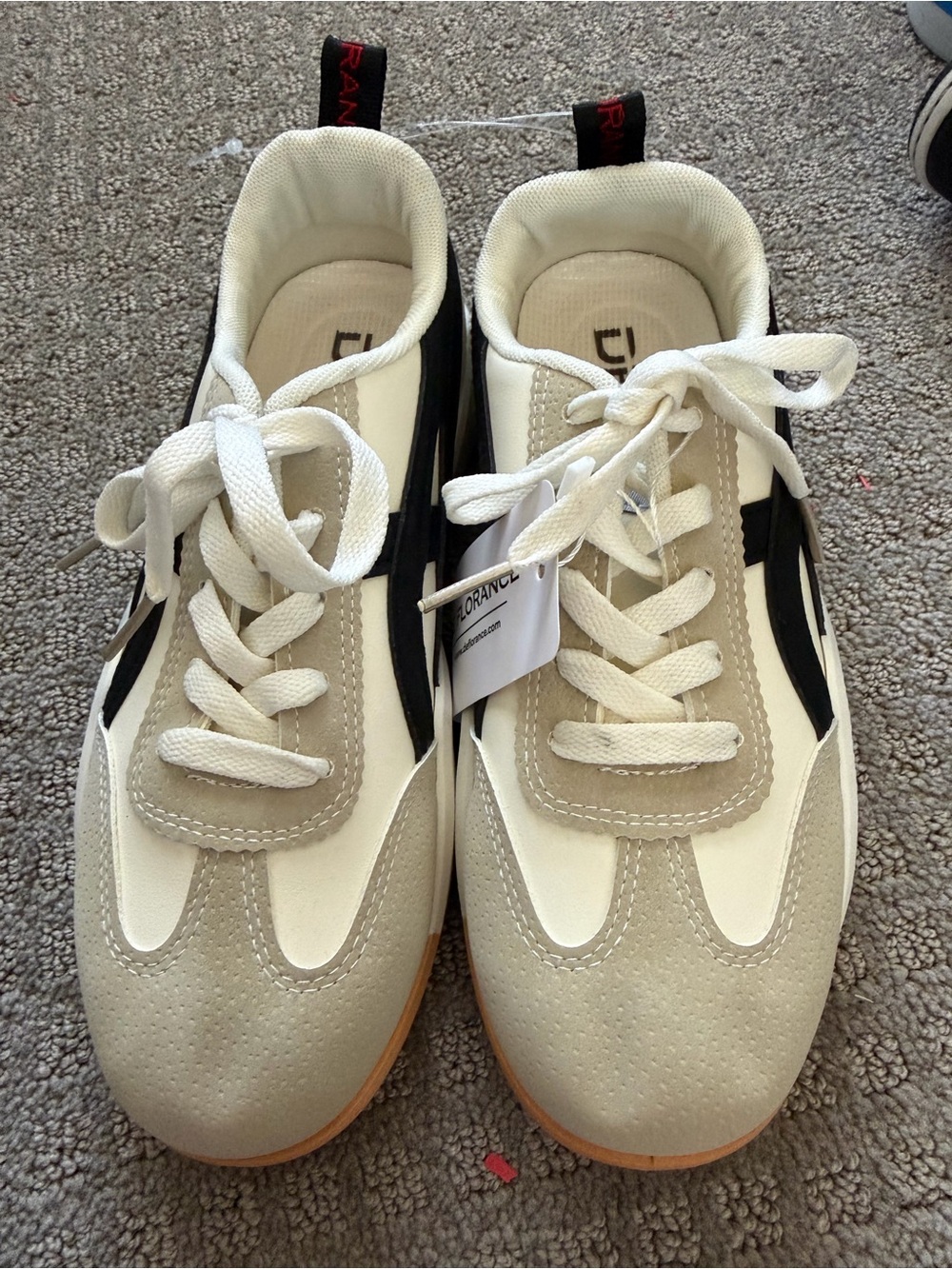 NWT De Florence Sneakers